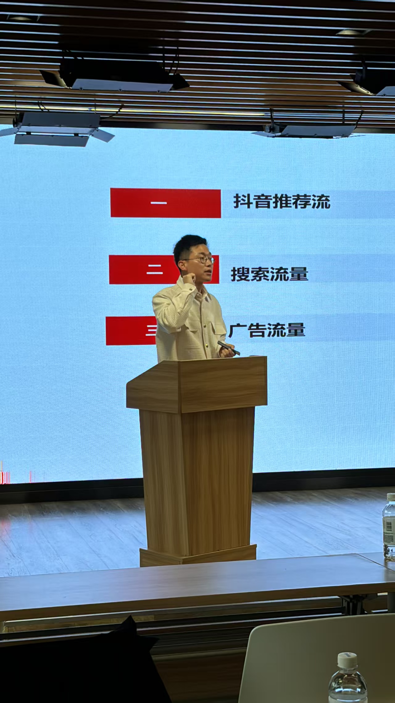 上海性价比高的制造业短视频代运营公司怎么选？深耕 ToB 获客服务商参考